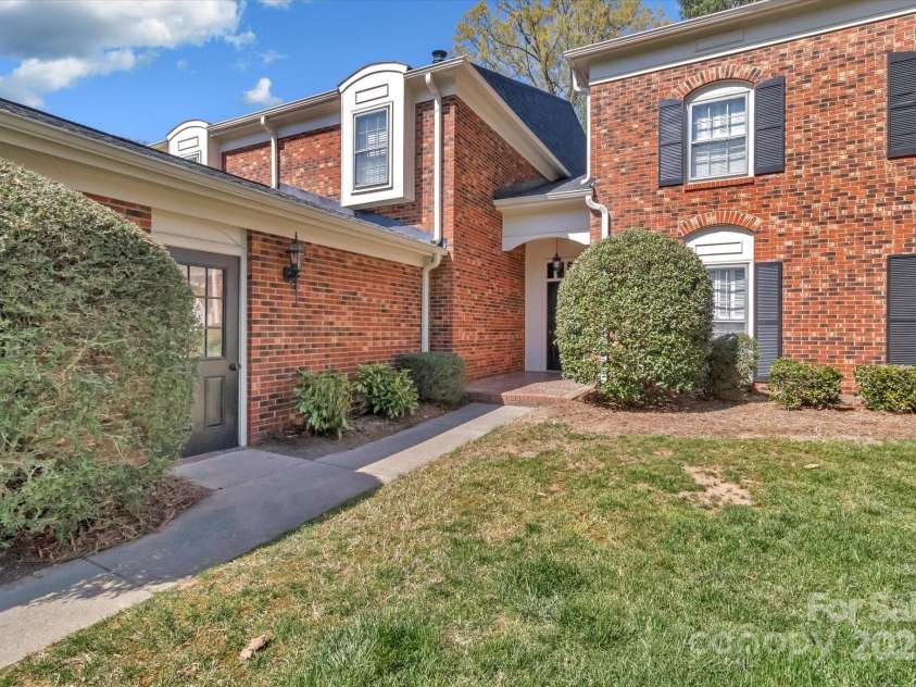 7214 Quail Meadow Lane, Charlotte, NC 28210.  MLS# CAR4227594, YatesRealty ID 14751. 
