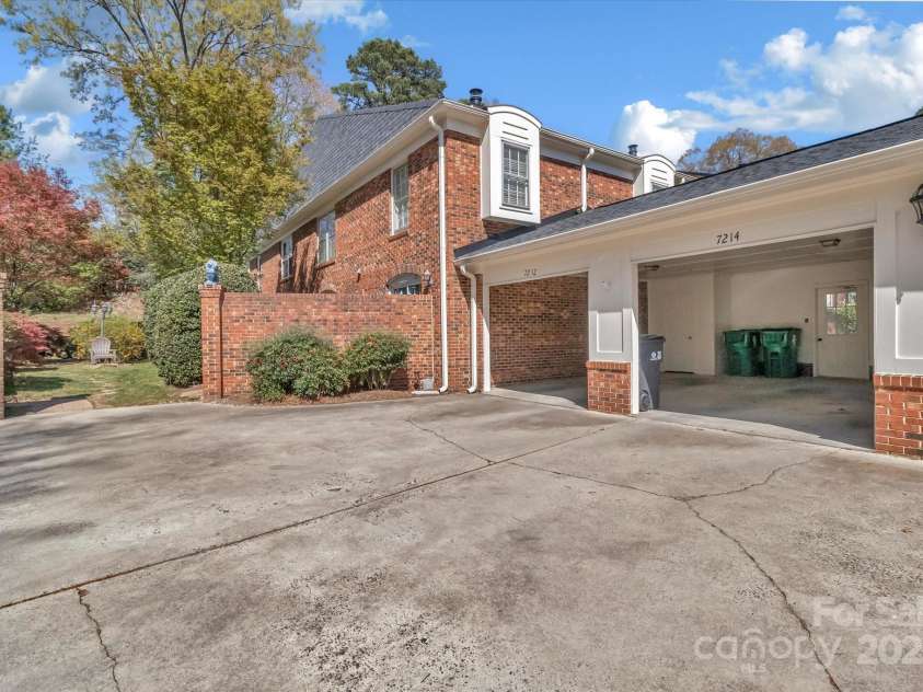 7214 Quail Meadow Lane, Charlotte, NC 28210.  MLS# CAR4227594, YatesRealty ID 14751. 