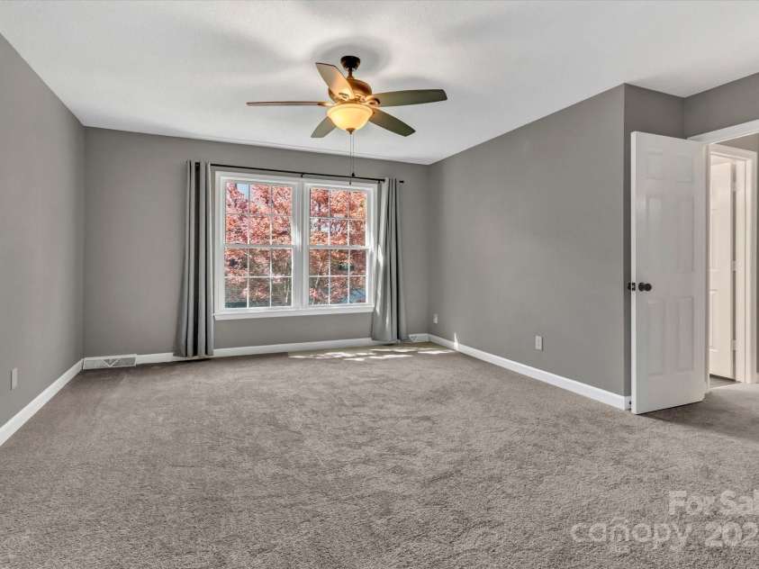 7214 Quail Meadow Lane, Charlotte, NC 28210.  MLS# CAR4227594, YatesRealty ID 14751. 
