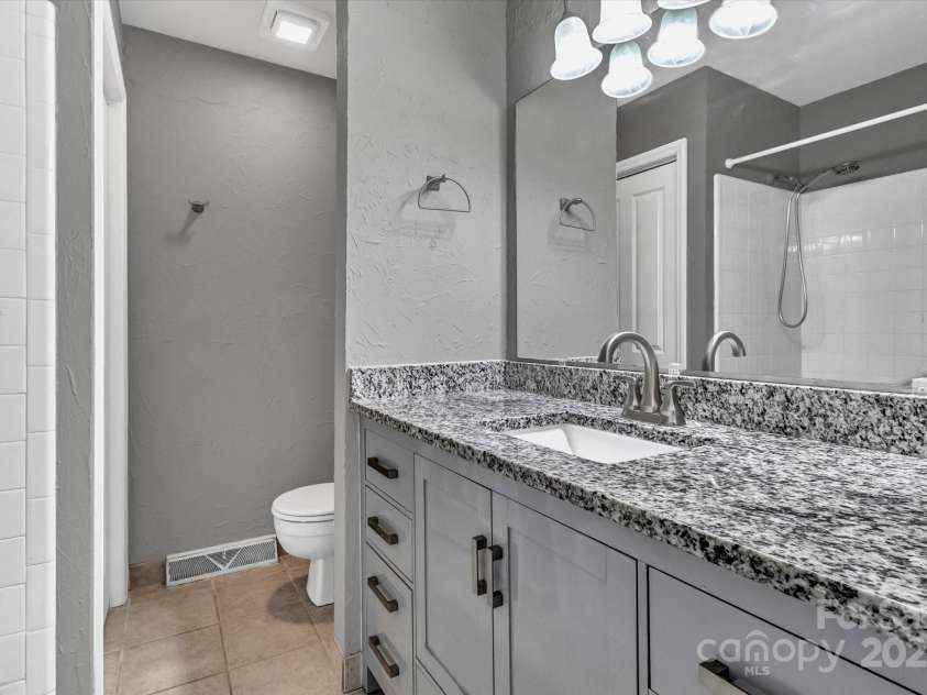 7214 Quail Meadow Lane, Charlotte, NC 28210.  MLS# CAR4227594, YatesRealty ID 14751. 