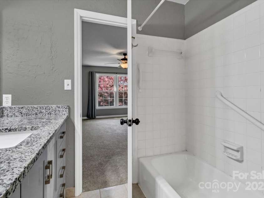 7214 Quail Meadow Lane, Charlotte, NC 28210.  MLS# CAR4227594, YatesRealty ID 14751. 