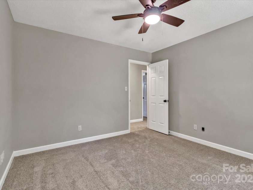 7214 Quail Meadow Lane, Charlotte, NC 28210.  MLS# CAR4227594, YatesRealty ID 14751. 