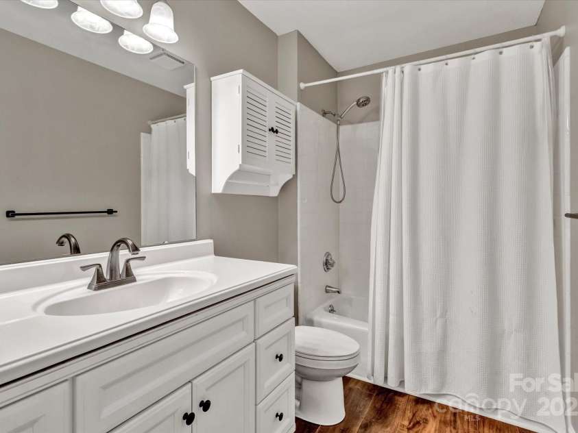 7214 Quail Meadow Lane, Charlotte, NC 28210.  MLS# CAR4227594, YatesRealty ID 14751. 