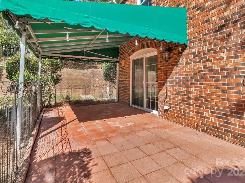 7214 Quail Meadow Lane, Charlotte, NC 28210.  MLS# CAR4227594, YatesRealty ID 14751. 