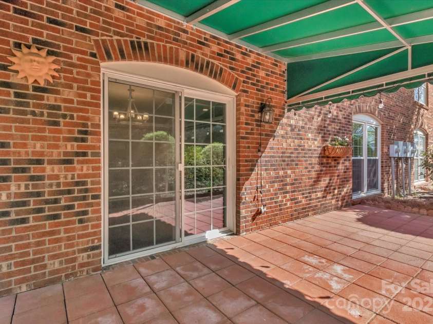 7214 Quail Meadow Lane, Charlotte, NC 28210.  MLS# CAR4227594, YatesRealty ID 14751. 