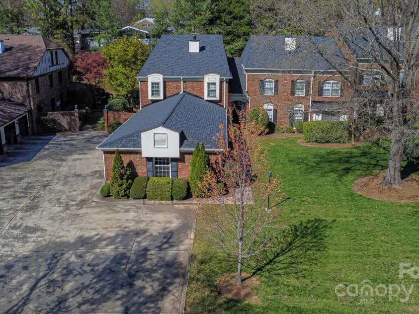 7214 Quail Meadow Lane, Charlotte, NC 28210.  MLS# CAR4227594, YatesRealty ID 14751. 