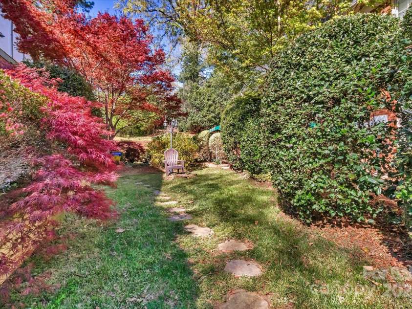 7214 Quail Meadow Lane, Charlotte, NC 28210.  MLS# CAR4227594, YatesRealty ID 14751. 