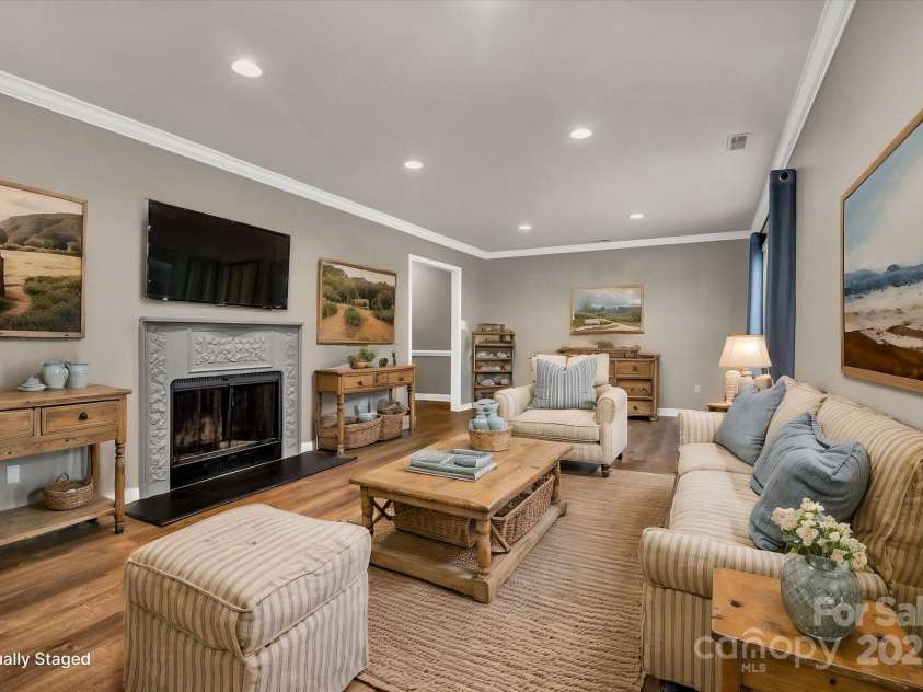 7214 Quail Meadow Lane, Charlotte, NC 28210.  MLS# CAR4227594, YatesRealty ID 14751. Virtually Staged