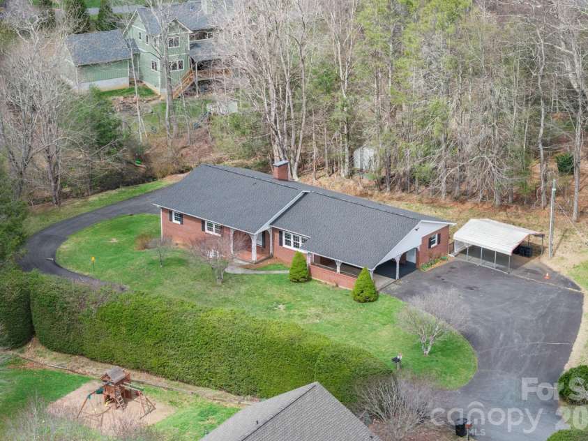 154 Alton Lane, Boone, NC 28607.  MLS# CAR4363802, YatesRealty ID 14752. 