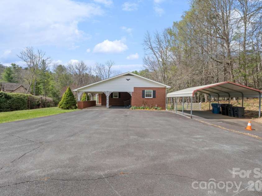 154 Alton Lane, Boone, NC 28607.  MLS# CAR4363802, YatesRealty ID 14752. 