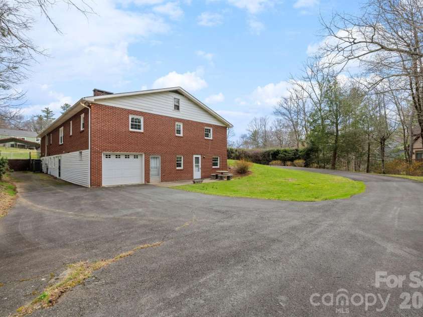 154 Alton Lane, Boone, NC 28607.  MLS# CAR4363802, YatesRealty ID 14752. 