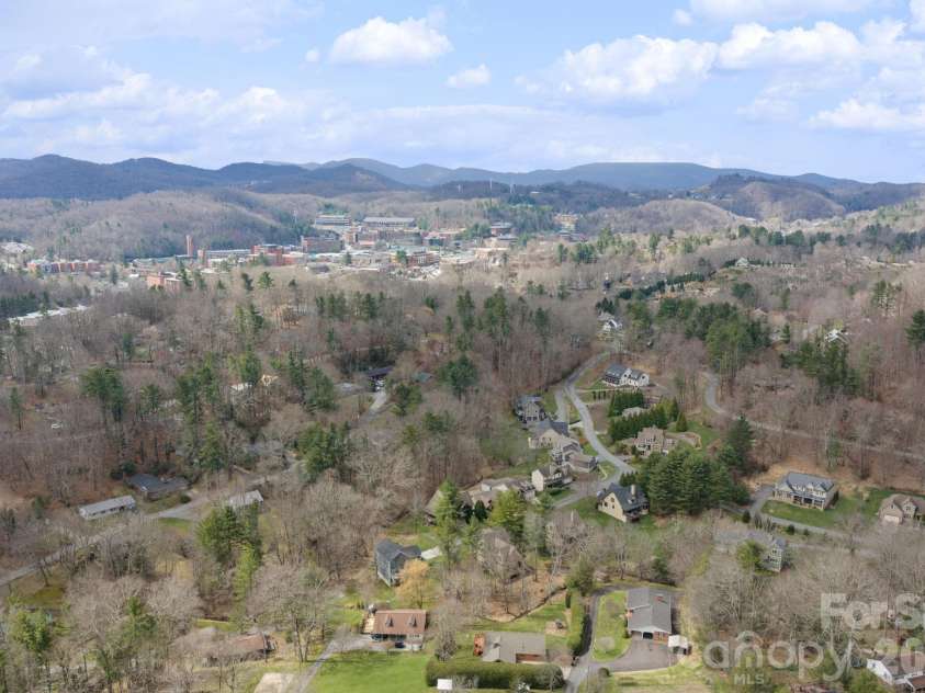 154 Alton Lane, Boone, NC 28607.  MLS# CAR4363802, YatesRealty ID 14752. 