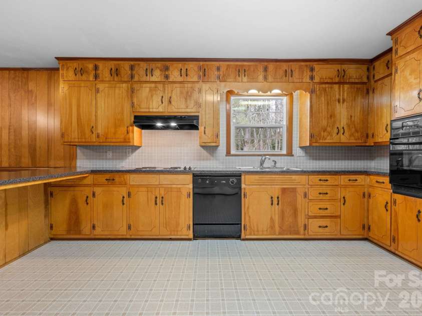 154 Alton Lane, Boone, NC 28607.  MLS# CAR4363802, YatesRealty ID 14752. 