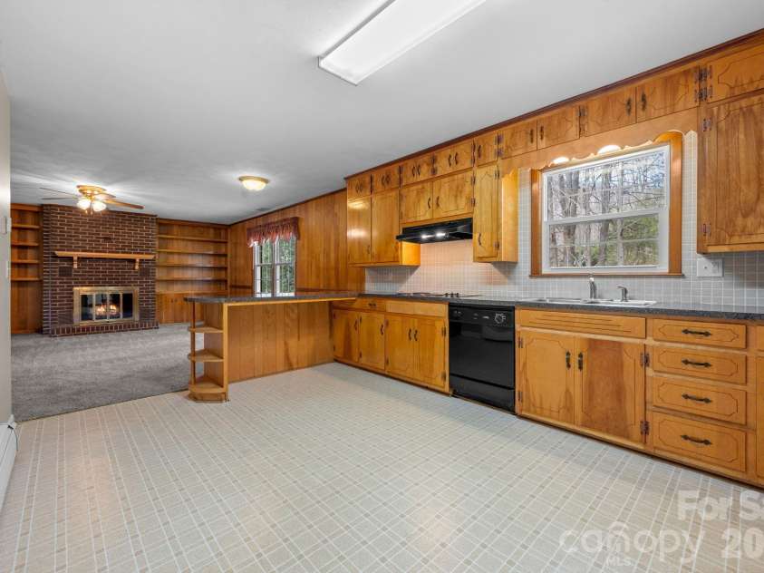 154 Alton Lane, Boone, NC 28607.  MLS# CAR4363802, YatesRealty ID 14752. 
