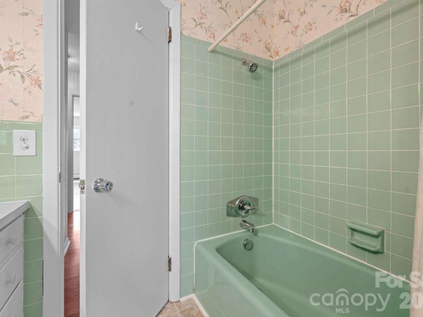 154 Alton Lane, Boone, NC 28607.  MLS# CAR4363802, YatesRealty ID 14752. 