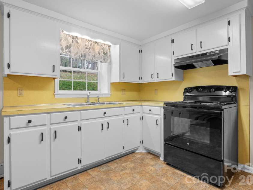 154 Alton Lane, Boone, NC 28607.  MLS# CAR4363802, YatesRealty ID 14752. 