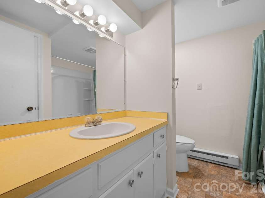 154 Alton Lane, Boone, NC 28607.  MLS# CAR4363802, YatesRealty ID 14752. 