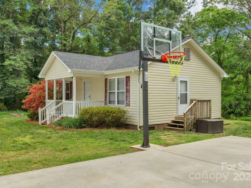 772 Austin Road, New London, NC 28127.  MLS# CAR4256460, YatesRealty ID 14752. 