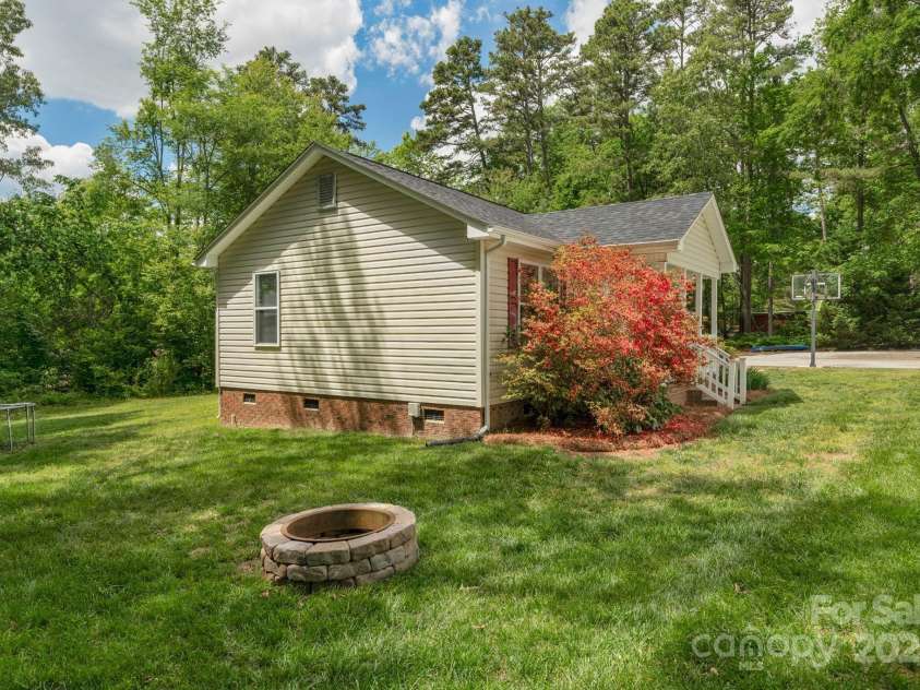 772 Austin Road, New London, NC 28127.  MLS# CAR4256460, YatesRealty ID 14752. 