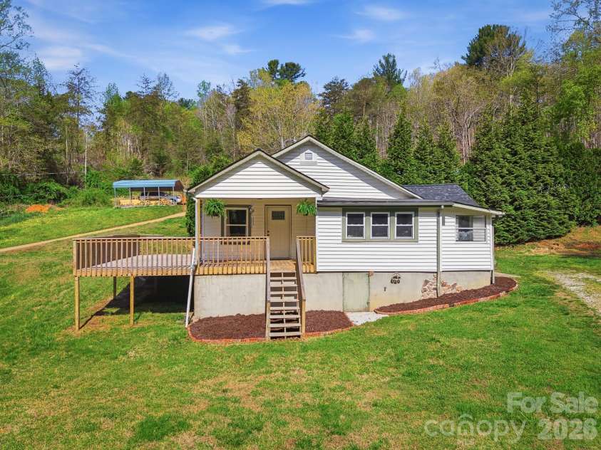 1127 Barney Place, Lenoir, NC 28645.  MLS# CAR4362697, YatesRealty ID 14753. 