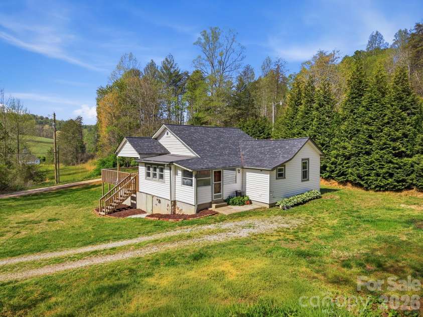 1127 Barney Place, Lenoir, NC 28645.  MLS# CAR4362697, YatesRealty ID 14753. 