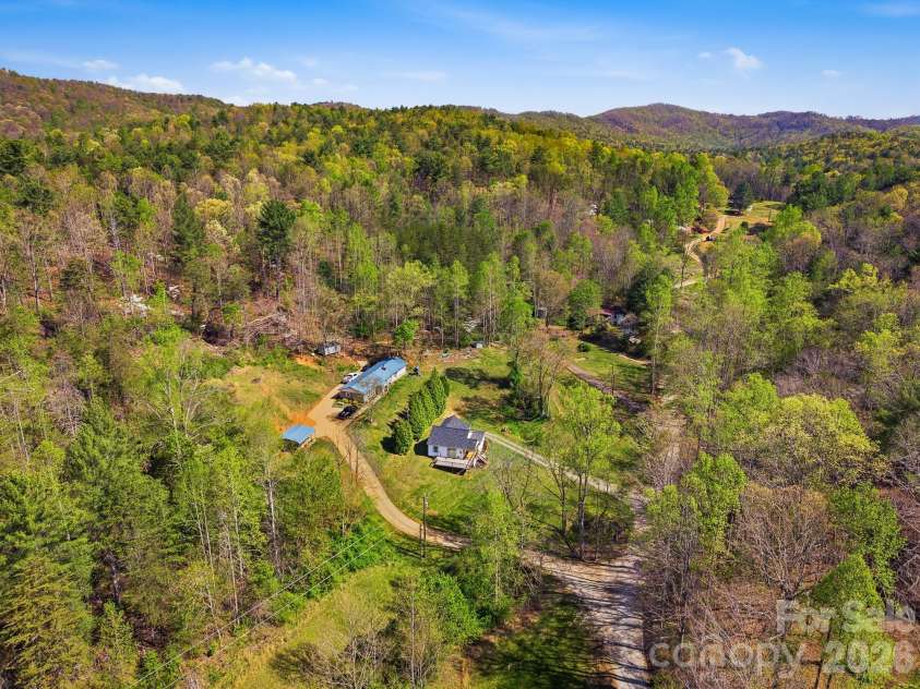 1127 Barney Place, Lenoir, NC 28645.  MLS# CAR4362697, YatesRealty ID 14753. 