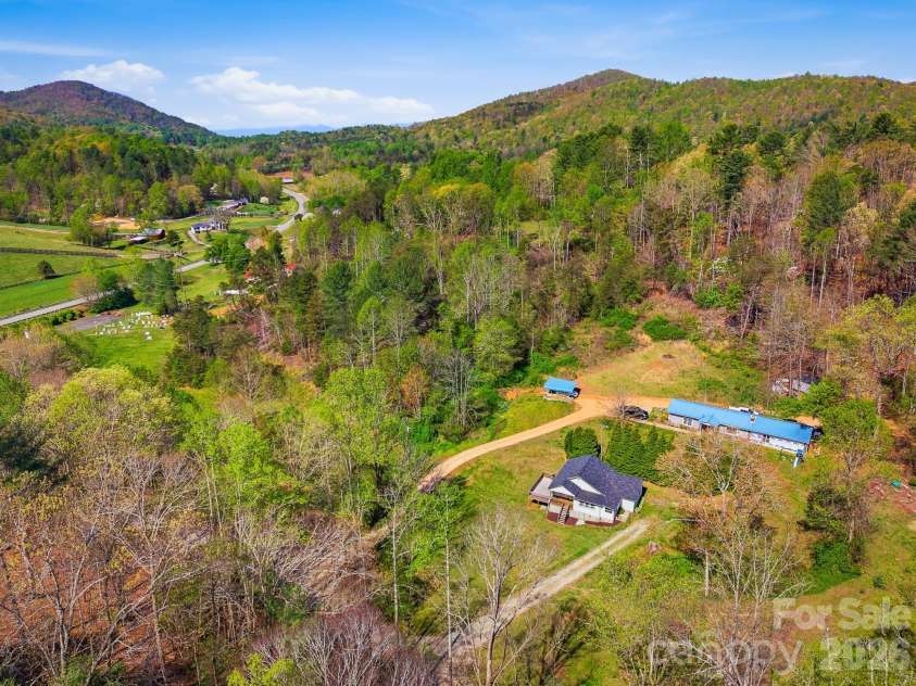1127 Barney Place, Lenoir, NC 28645.  MLS# CAR4362697, YatesRealty ID 14753. 