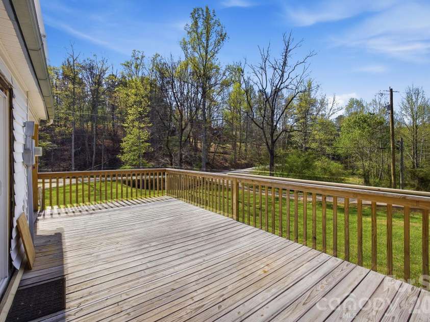 1127 Barney Place, Lenoir, NC 28645.  MLS# CAR4362697, YatesRealty ID 14753. 