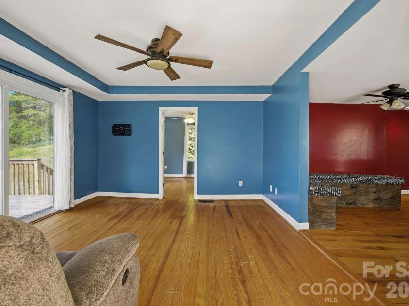 1127 Barney Place, Lenoir, NC 28645.  MLS# CAR4362697, YatesRealty ID 14753. 