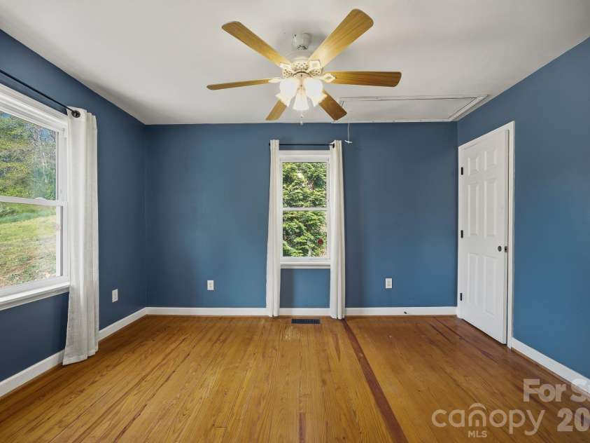 1127 Barney Place, Lenoir, NC 28645.  MLS# CAR4362697, YatesRealty ID 14753. 