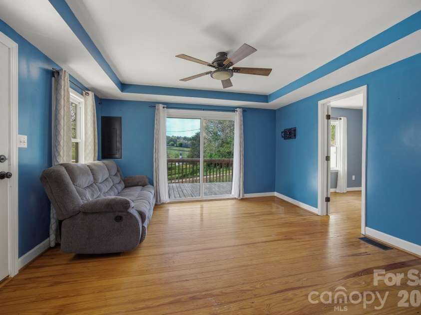 1127 Barney Place, Lenoir, NC 28645.  MLS# CAR4362697, YatesRealty ID 14753. 