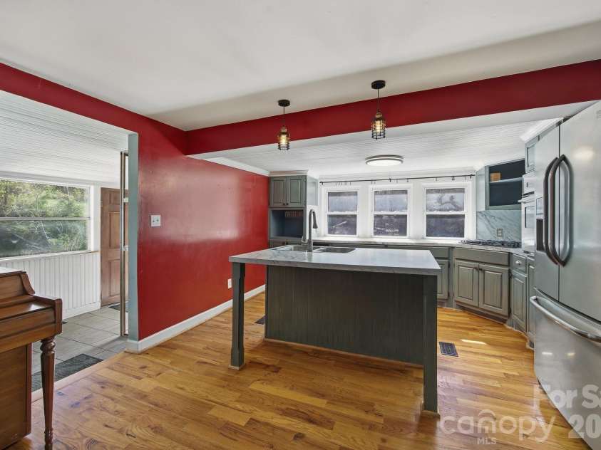 1127 Barney Place, Lenoir, NC 28645.  MLS# CAR4362697, YatesRealty ID 14753. 