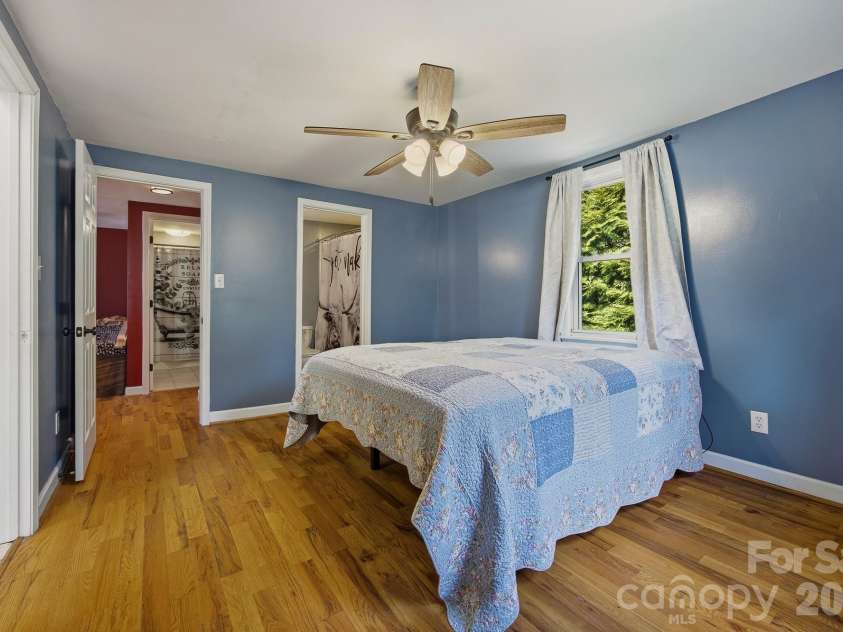 1127 Barney Place, Lenoir, NC 28645.  MLS# CAR4362697, YatesRealty ID 14753. 
