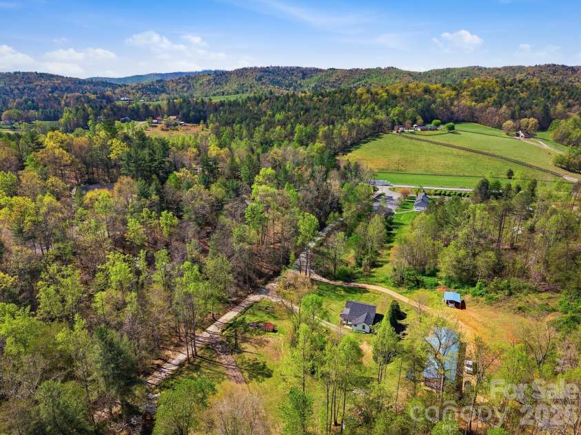 1127 Barney Place, Lenoir, NC 28645.  MLS# CAR4362697, YatesRealty ID 14753. 