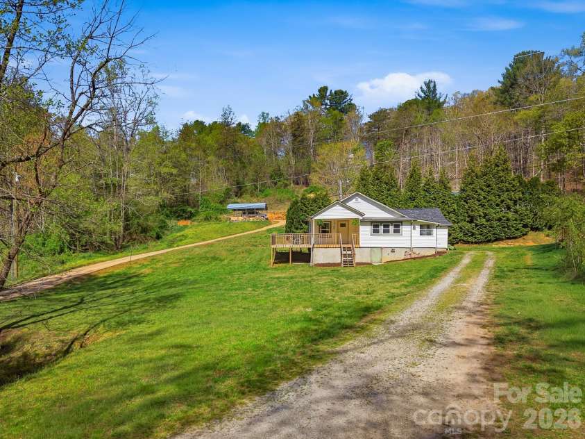1127 Barney Place, Lenoir, NC 28645.  MLS# CAR4362697, YatesRealty ID 14753. 