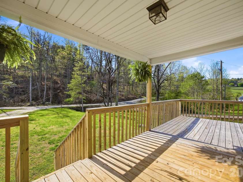 1127 Barney Place, Lenoir, NC 28645.  MLS# CAR4362697, YatesRealty ID 14753. 