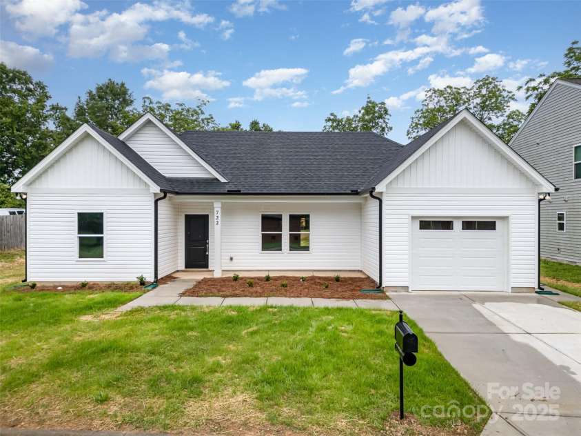 722 English Street, Monroe, NC 28110.  MLS# CAR4252327, YatesRealty ID 14753. 