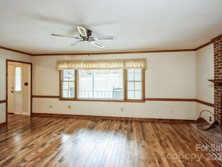 16612 Grapperhall Drive, Huntersville, NC 28078.  MLS# CAR4256348, YatesRealty ID 14754. 