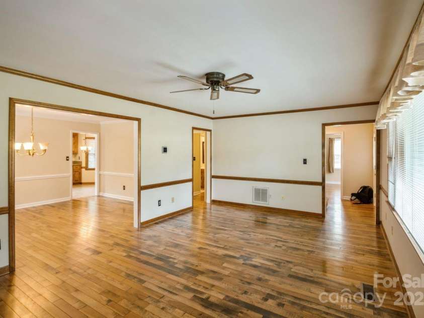 16612 Grapperhall Drive, Huntersville, NC 28078.  MLS# CAR4256348, YatesRealty ID 14754. 