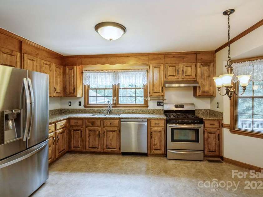 16612 Grapperhall Drive, Huntersville, NC 28078.  MLS# CAR4256348, YatesRealty ID 14754. 