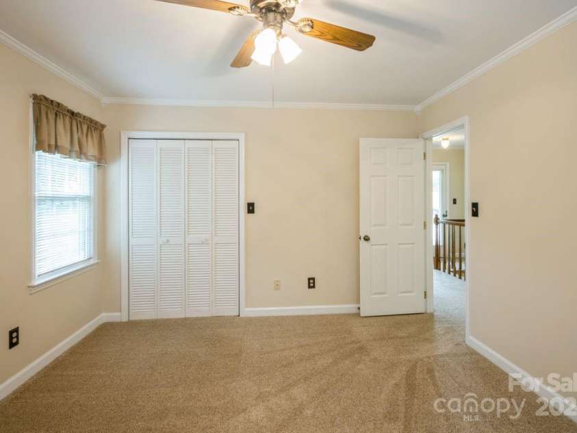 16612 Grapperhall Drive, Huntersville, NC 28078.  MLS# CAR4256348, YatesRealty ID 14754. 