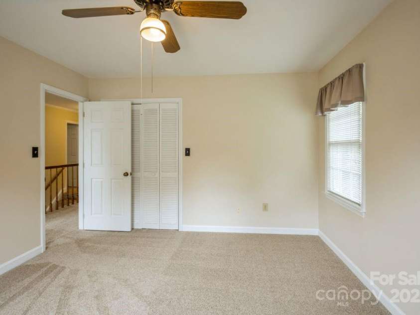 16612 Grapperhall Drive, Huntersville, NC 28078.  MLS# CAR4256348, YatesRealty ID 14754. 