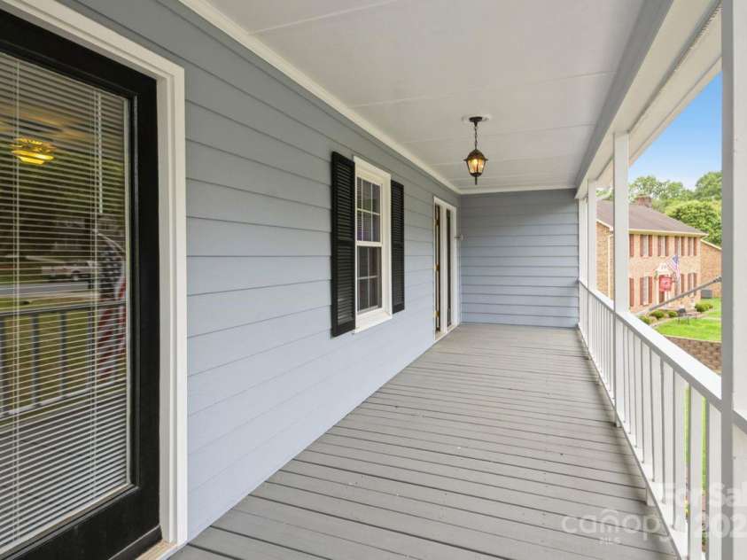 16612 Grapperhall Drive, Huntersville, NC 28078.  MLS# CAR4256348, YatesRealty ID 14754. Amazing 2nd Level - Covered Balcony just off the Primary Bedroom!