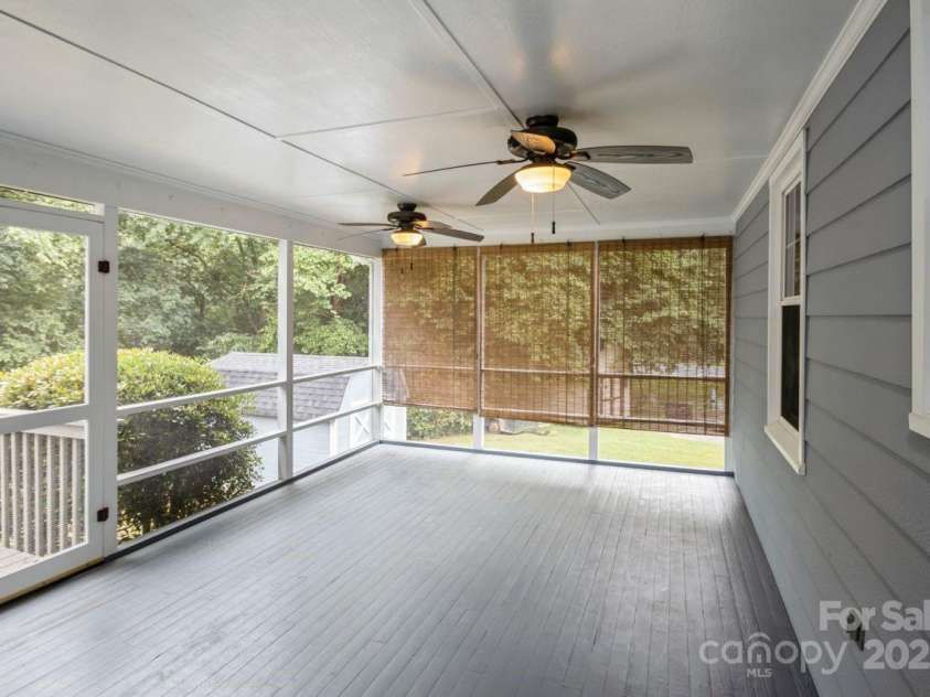 16612 Grapperhall Drive, Huntersville, NC 28078.  MLS# CAR4256348, YatesRealty ID 14754. Awesome screened-in Porch just off of the Kitchen!