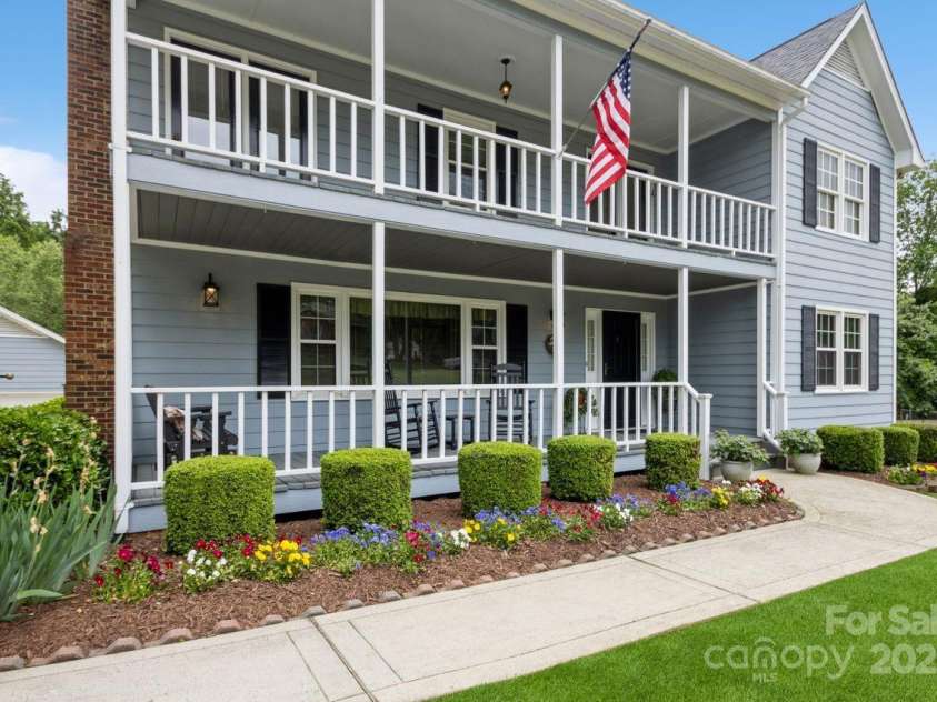 16612 Grapperhall Drive, Huntersville, NC 28078.  MLS# CAR4256348, YatesRealty ID 14754. Beautiful Landscape