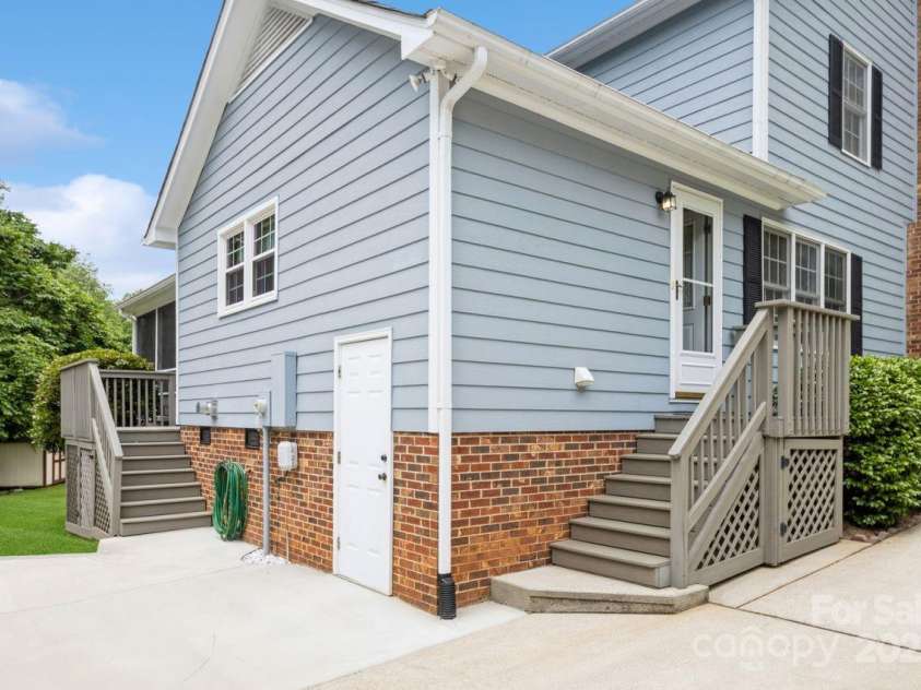 16612 Grapperhall Drive, Huntersville, NC 28078.  MLS# CAR4256348, YatesRealty ID 14754. Home has been meticuously maintained!