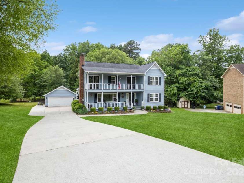 16612 Grapperhall Drive, Huntersville, NC 28078.  MLS# CAR4256348, YatesRealty ID 14754. Home sits beautifully on Spacious Lot!