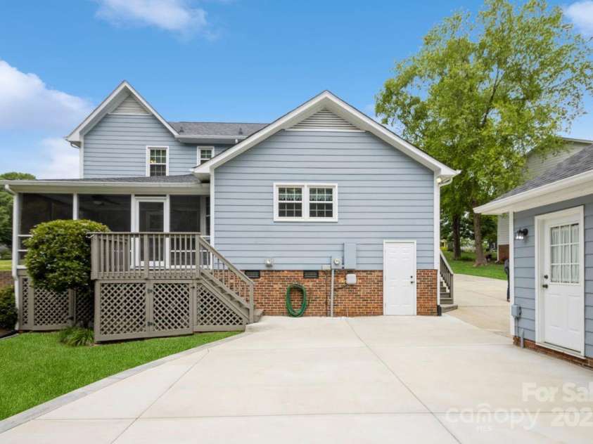 16612 Grapperhall Drive, Huntersville, NC 28078.  MLS# CAR4256348, YatesRealty ID 14754. Huge Patio Ideal for Large Gatherings