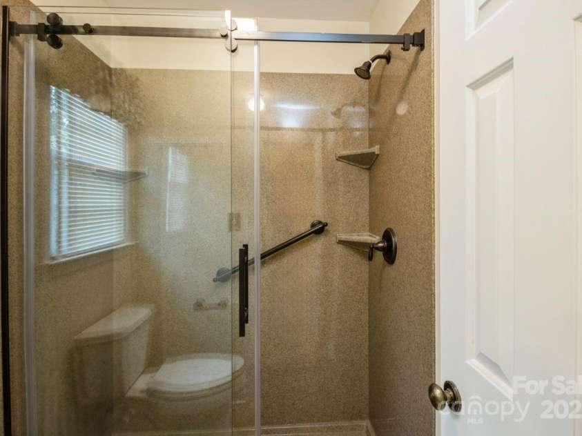 16612 Grapperhall Drive, Huntersville, NC 28078.  MLS# CAR4256348, YatesRealty ID 14754. Primary Bathroom Shower