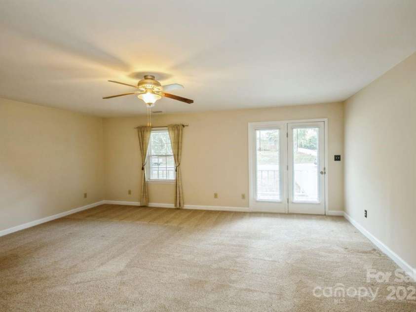 16612 Grapperhall Drive, Huntersville, NC 28078.  MLS# CAR4256348, YatesRealty ID 14754. Primary Bedroom
